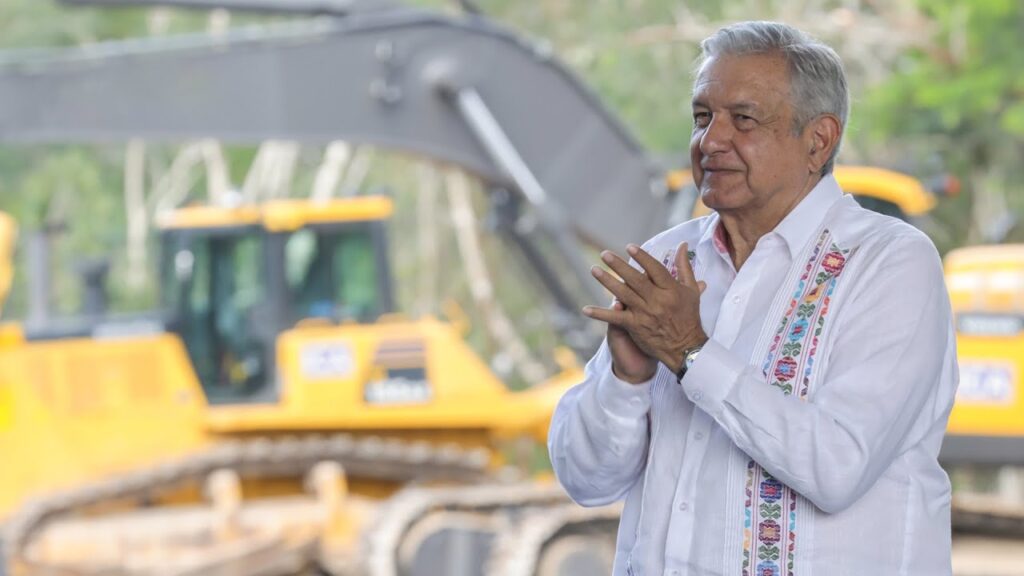 AMLO supervisa trabajos del Tren Maya en Bacalar