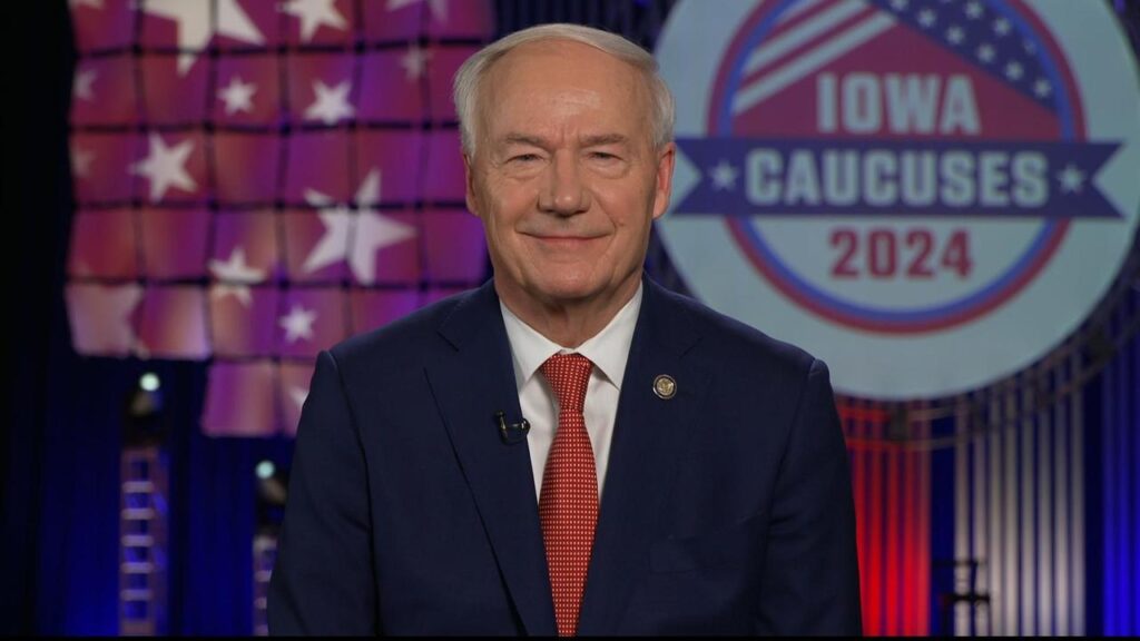 Asa Hutchinson renuncia a precandidatura presidencial y felicita a Donald Trump