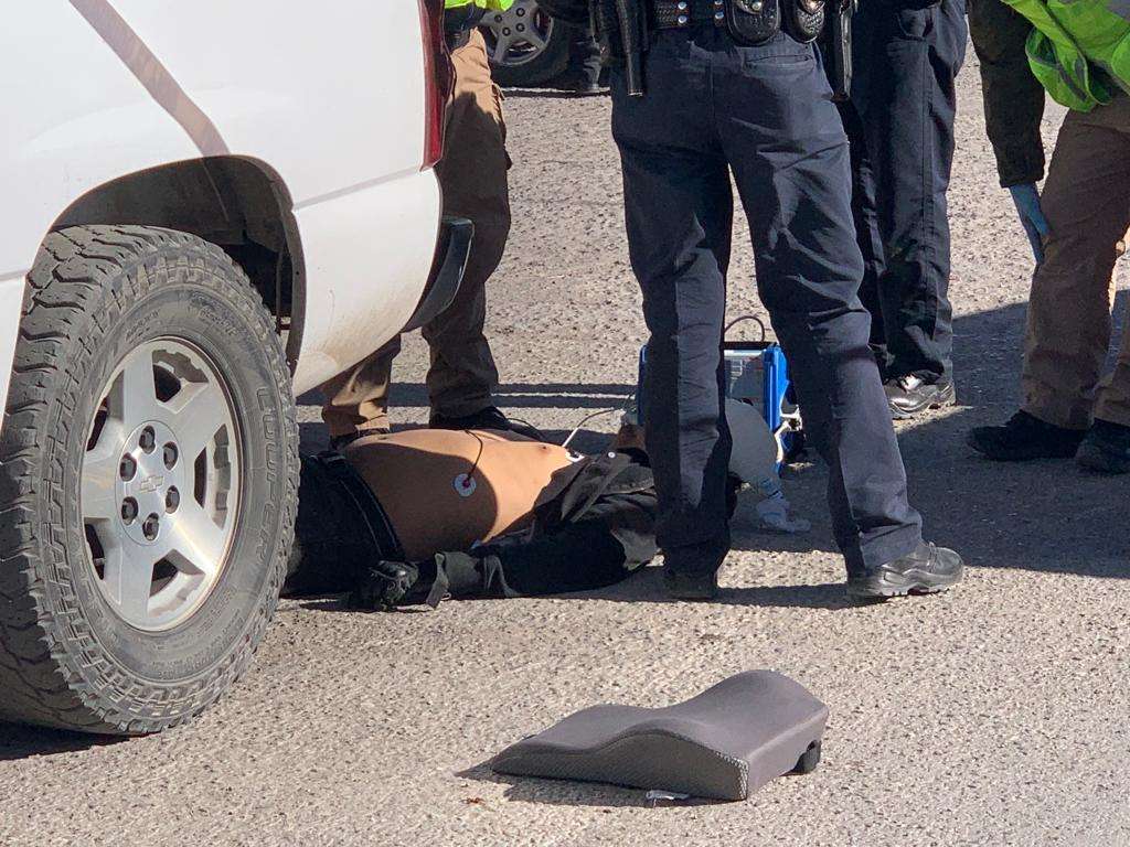 Fallece motociclista en choque contra otro vehículo; intentaron reanimarlo