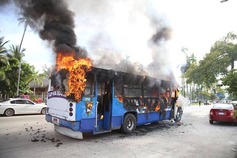 Caos en Acapulco: crimen organizado paraliza el transporte público