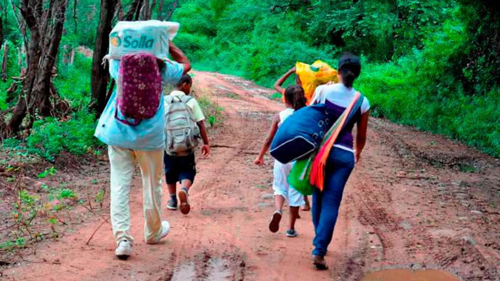 Colombia emite alerta por desplazamiento forzoso de 3 mil personas