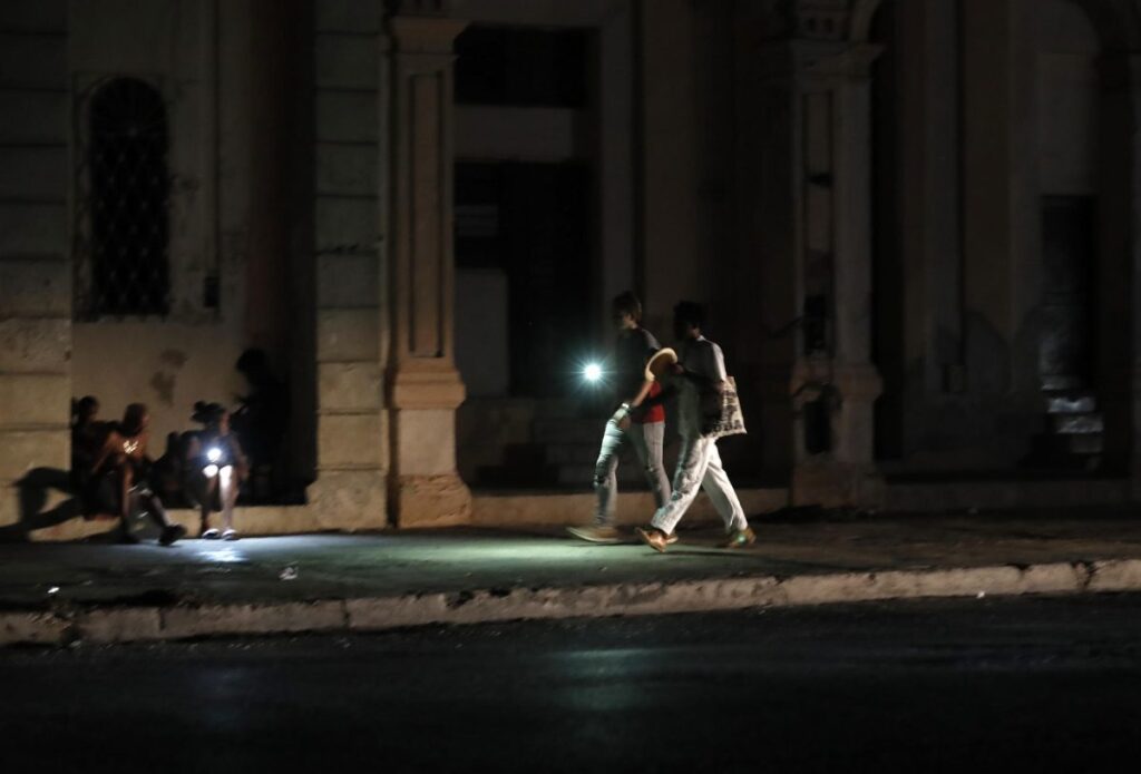 Cortes de energía en la mitad de Cuba por falta de combustible