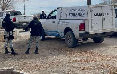 Hallan a 2 hombres brutalmente golpeados afuera de la ciudad; uno murió y el otro está grave