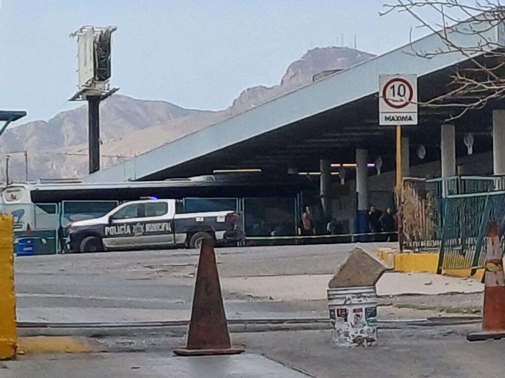 Muere justo cuando bajaba de un autobús de pasajeros en la Central Camionera
