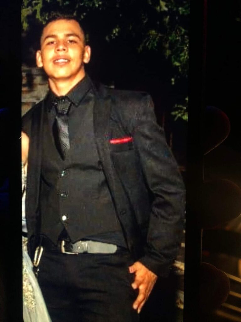 Desaparece joven de 18 años durante la madrugada; solo encontraron su celular