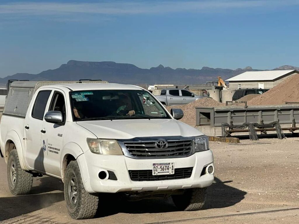 Fallecen 2 niños de la etnia tarahumara; se ahogaron al caer en un molde para estructuras
