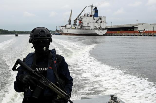 Comandos de guardacostas se enfrentan a narcos «Spiderman» en Guayaquil