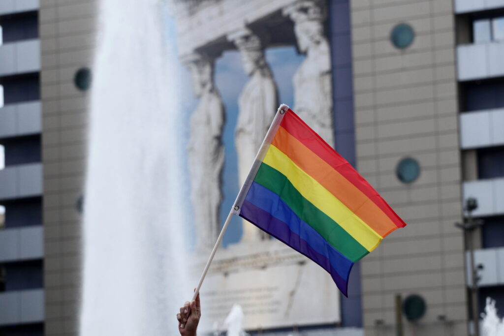 Gobierno de Grecia espera que ley de matrimonio homosexual sea aprobada en febrero