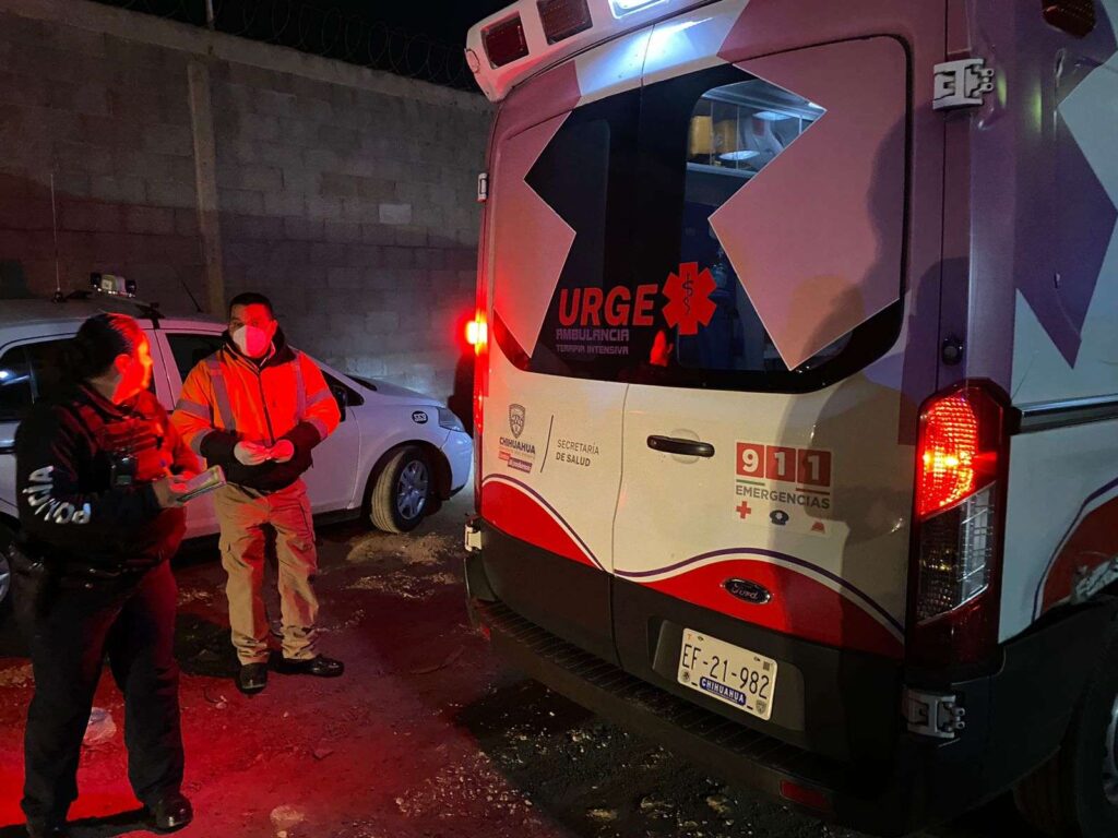 Gallo de peleas lo hiere de un navajazo en una pelea; lo trasladan a un hospital