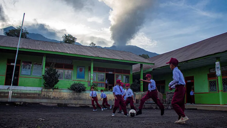 El volcán Marapi desata el caos en Indonesia y obliga a evacuar a miles de personas