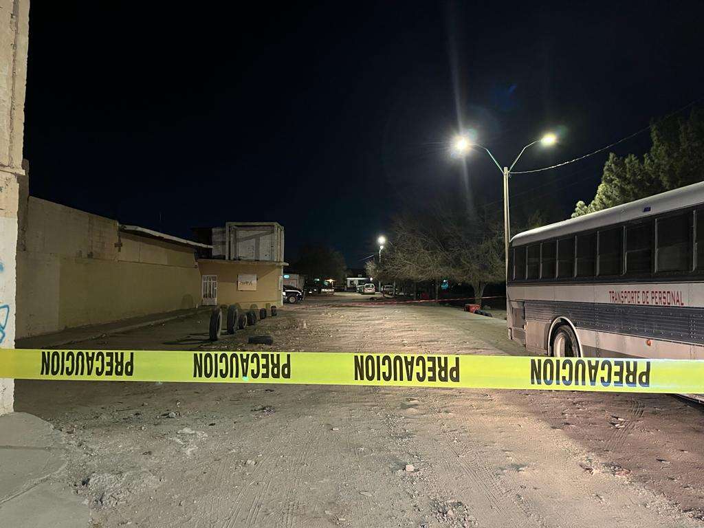 Hallan a un hombre asesinado en la calle; tenía una herida de arma blanca en el cuello