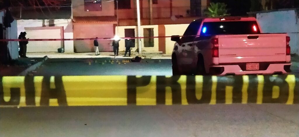 Lo ejecutan a balazos en plena calle; los responsables huyeron en un vehículo