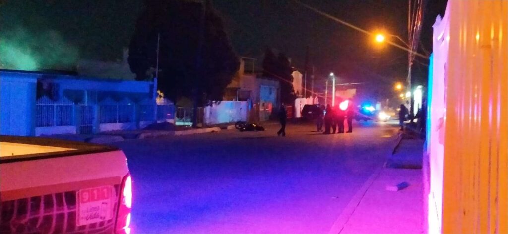 Sicarios matan a joven que viajaba a bordo de su motocicleta; no ha sido identificado
