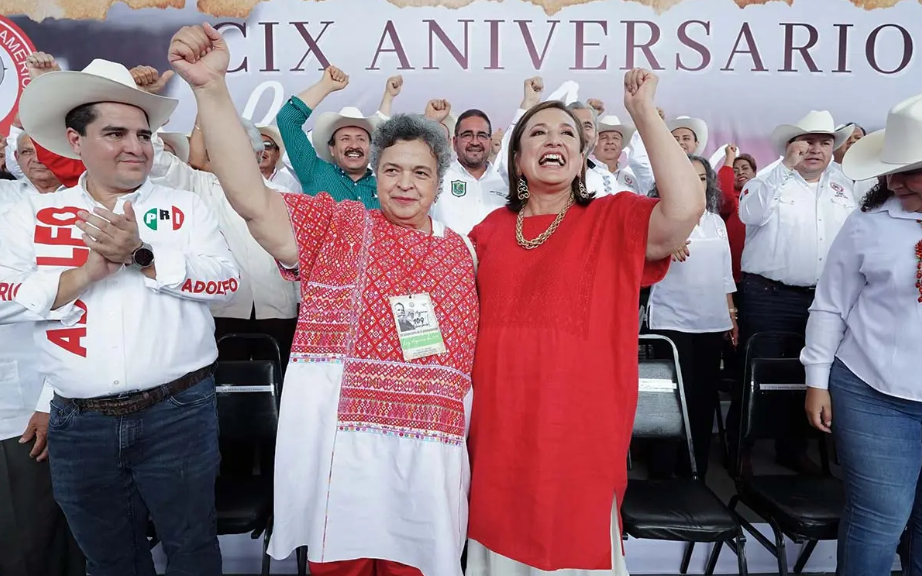 Beatriz Paredes reaparece en evento de Xóchitl Gálvez