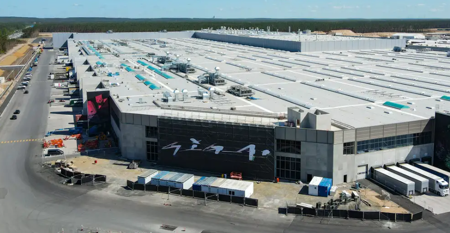 Tesla suspende su producción en Alemania por escasez de piezas