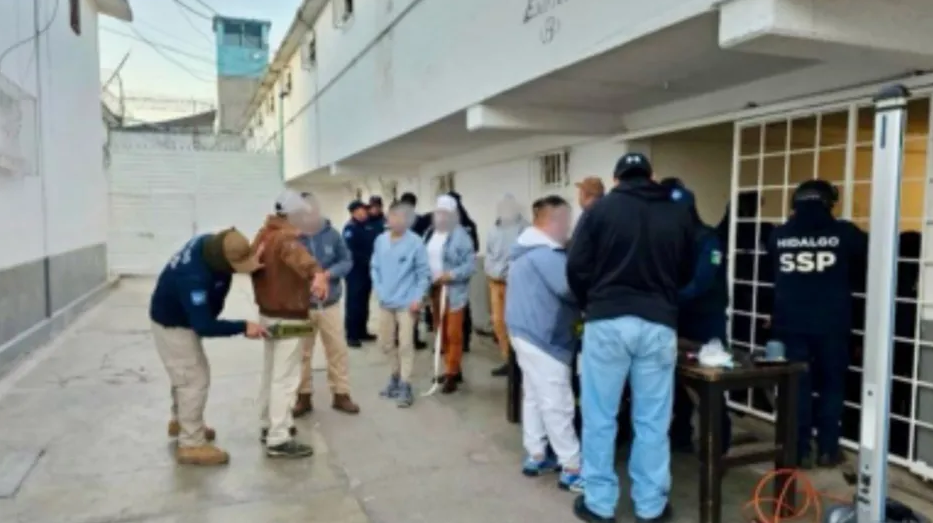 Operativo en Cereso de Tulancingo logra incautar droga y objetos punzocortantes en posesión de reos