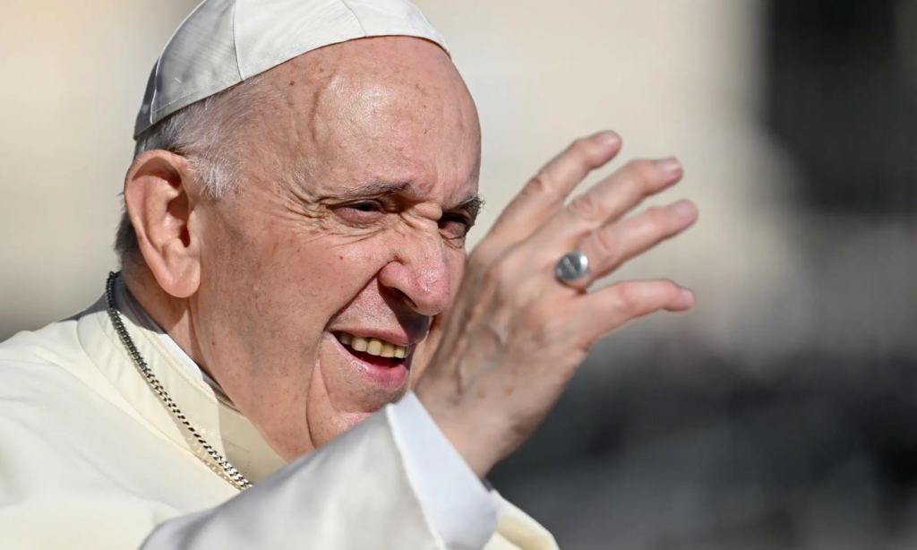Papa Francisco insiste en que «no se bendice la unión homosexual», solo a las personas