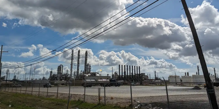 Biden anuncia suspensión a las exportaciones de gas natural licuado a varios países