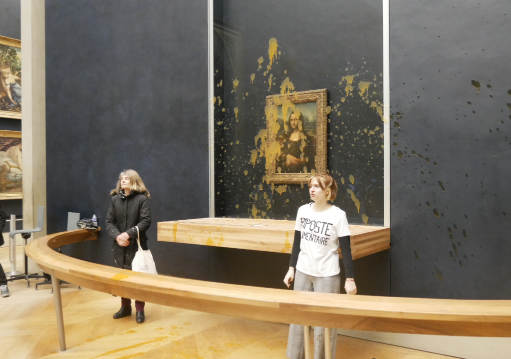 Activistas alimentarias lanzan sopa a ‘La Gioconda’ en el Museo del Louvre