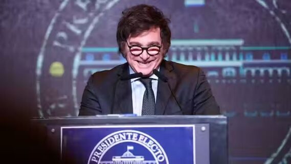 Gobierno de Javier Milei suspende créditos a jubilados
