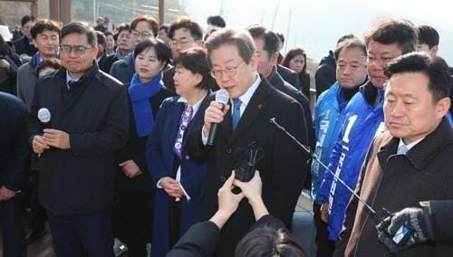 Atacan al líder opositor surcoreano Lee Jae-myung