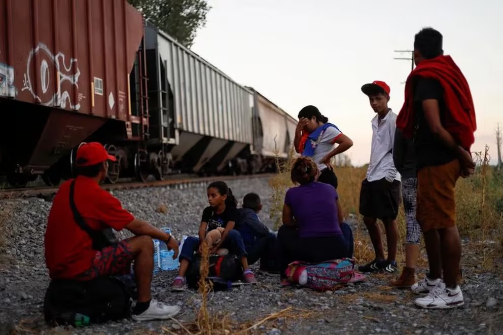 Bebé migrante muere tras caer de tren en Monterrey