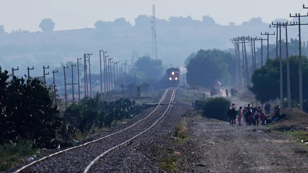 Bebé migrante muere tras caer de tren en Monterrey