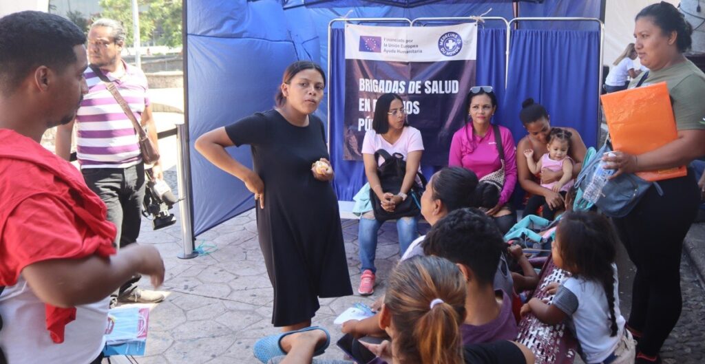 California es el primer estado de EU en ofrecer atención médica gratuita para migrantes irregulares