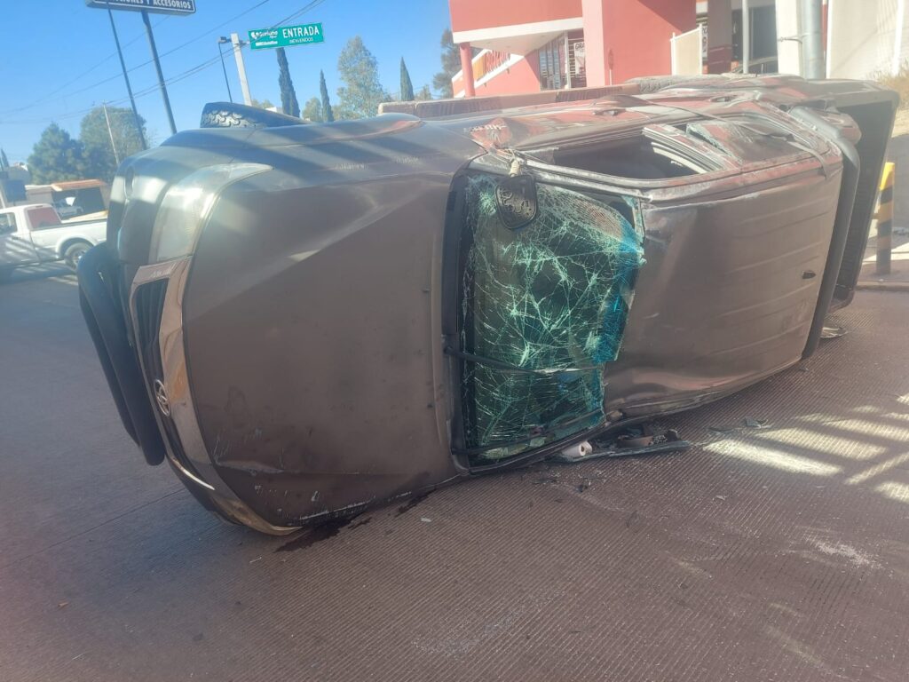 Volcó esta mañana en pleno bulevar