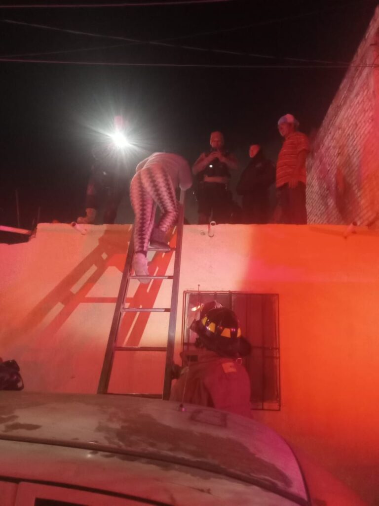 Fuego despierta a familia en la madrugada