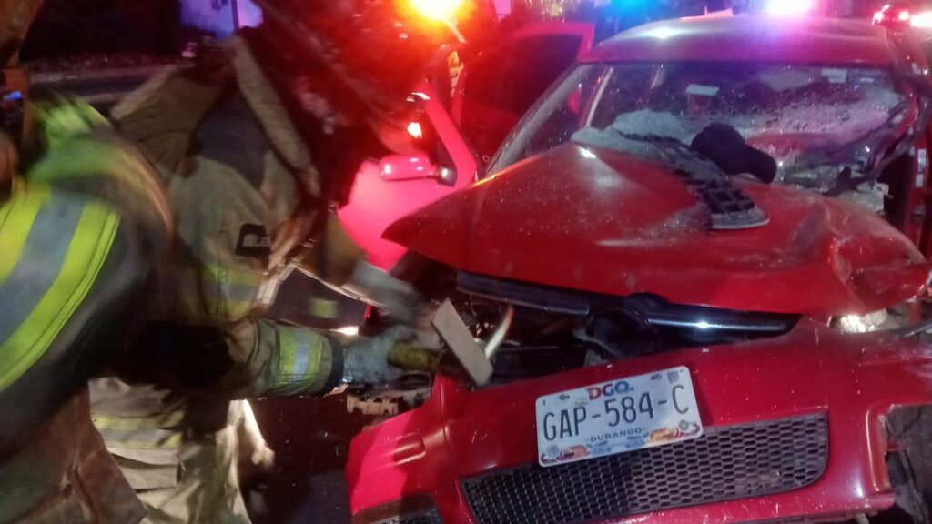 Chocan automóvil y camioneta