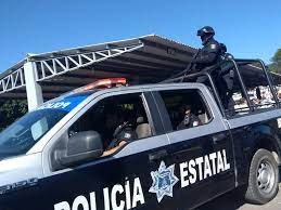 Empistolados se llevan de tienda dinero, cigarros y vino
