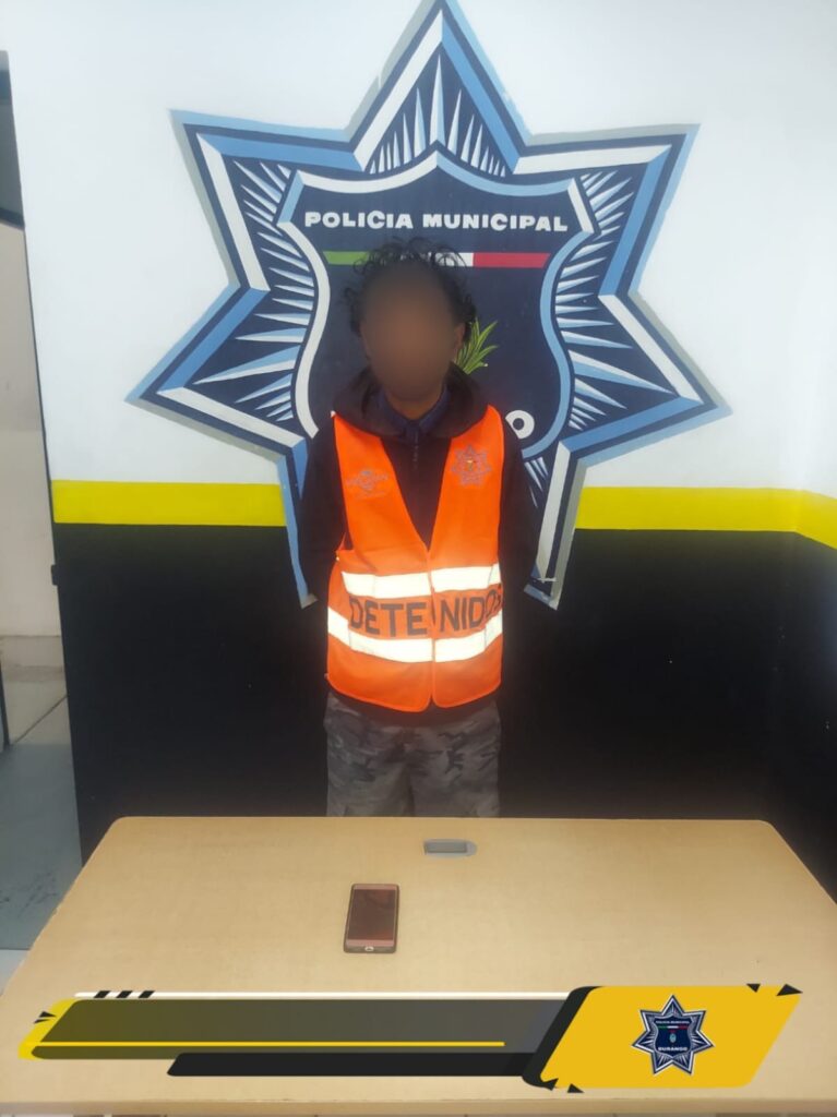Arrebata celular a una menor de edad