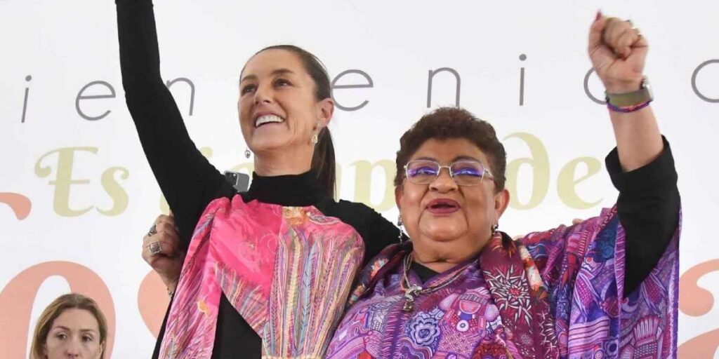 Ernestina Godoy reaparece en evento de Claudia Sheinbaum