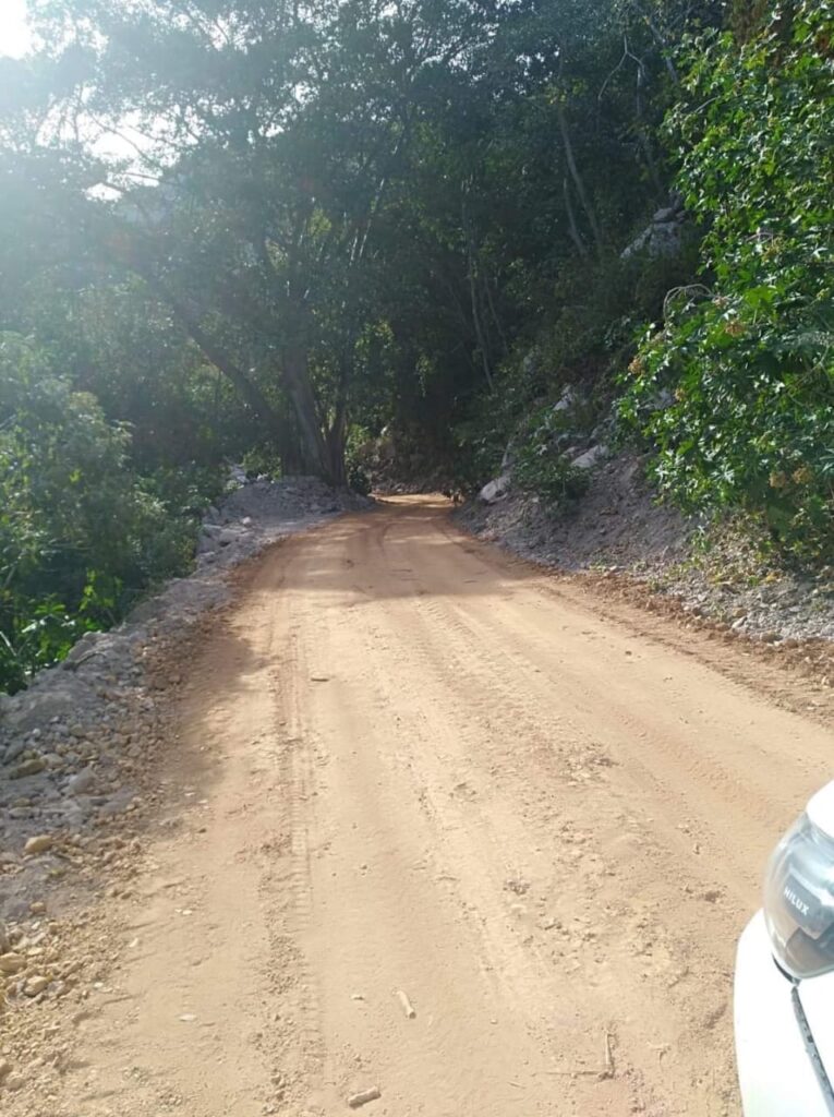 Rehabilitan camino de La Puerta del Gallo a Tierra Blanca