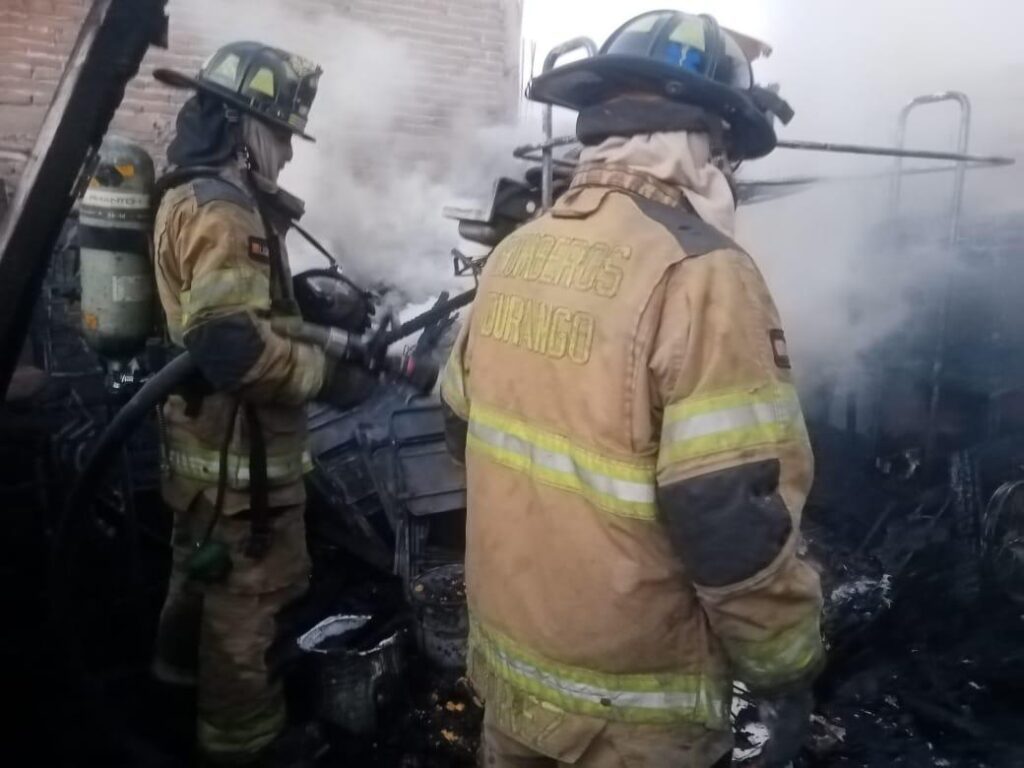 Incendios acaban con negocio y dañan vivienda