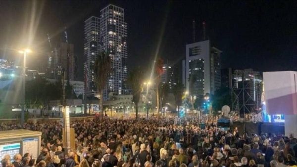 Israelíes se manifiestan para exigir la destitución de Netanyahu