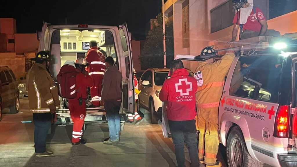 Menores hospitalizados por caer de árbol y azotea