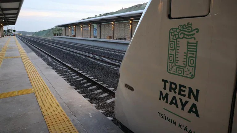 Mickey Mouse se sube al Tren Maya: así aprovechó la 4T ésta figura animada