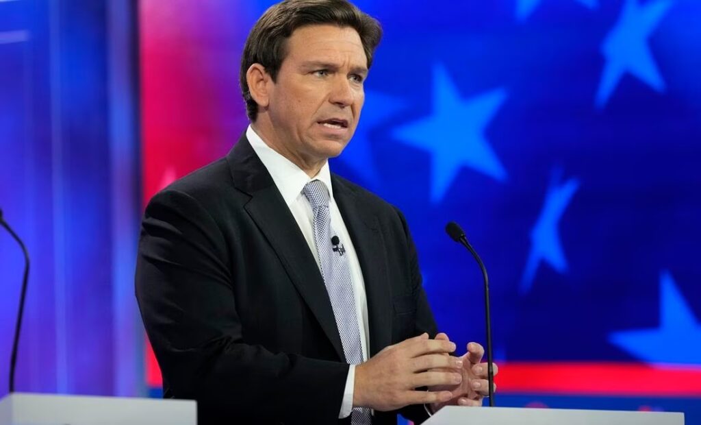 Ron DeSantis deja la carrera presidencial en EU y respalda a Trump