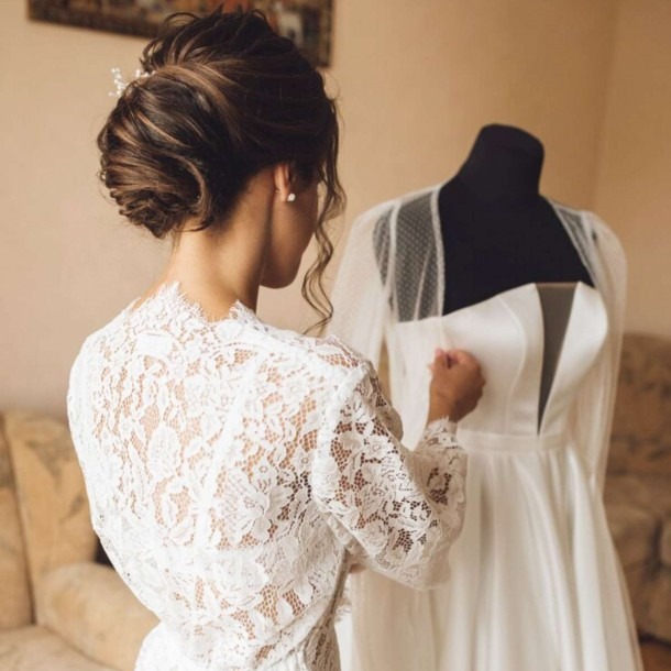 Ofrecía lavado de vestidos, pero luego los vendía en redes sociales