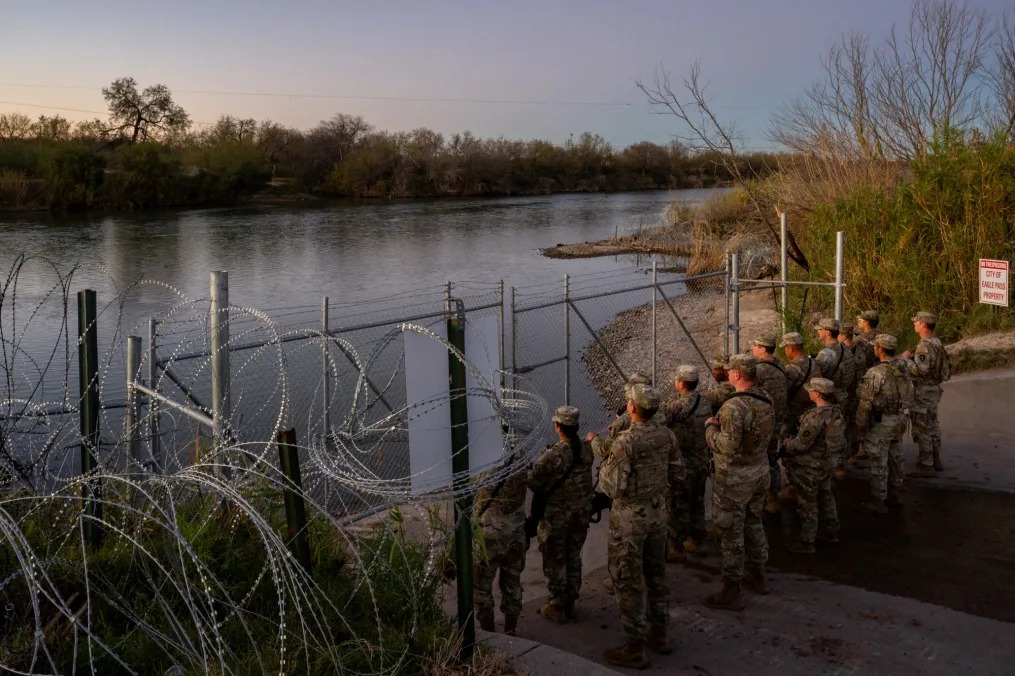 «Esto no ha terminado», Texas tras fallo de la Corte Suprema que permite retirar alambre de púas de la frontera