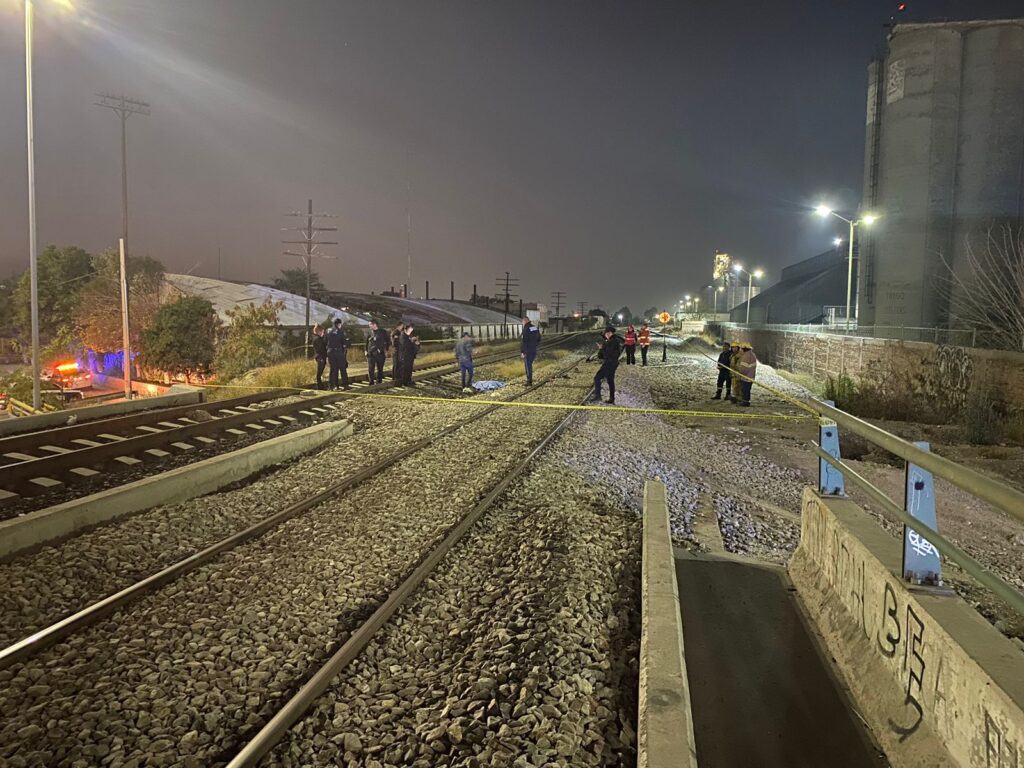 Tren cortó en varias partes a un abuelito (video)