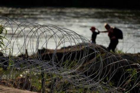 «Esto no ha terminado», dice Texas tras fallo de la Corte Suprema que permite al Gobierno federal retirar alambre de púas de la frontera