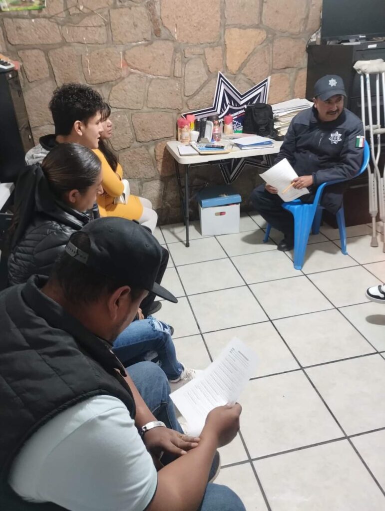 Realizan pláticas de educación vial a habitantes de esta ciudad