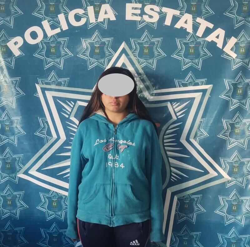 Joven con droga detenida tras reporte en su contra