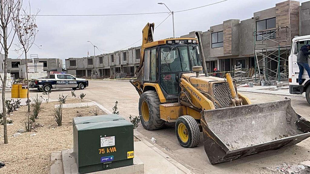 Lo hallan asesinado en un fraccionamiento en construcción; tenía heridas por arma blanca