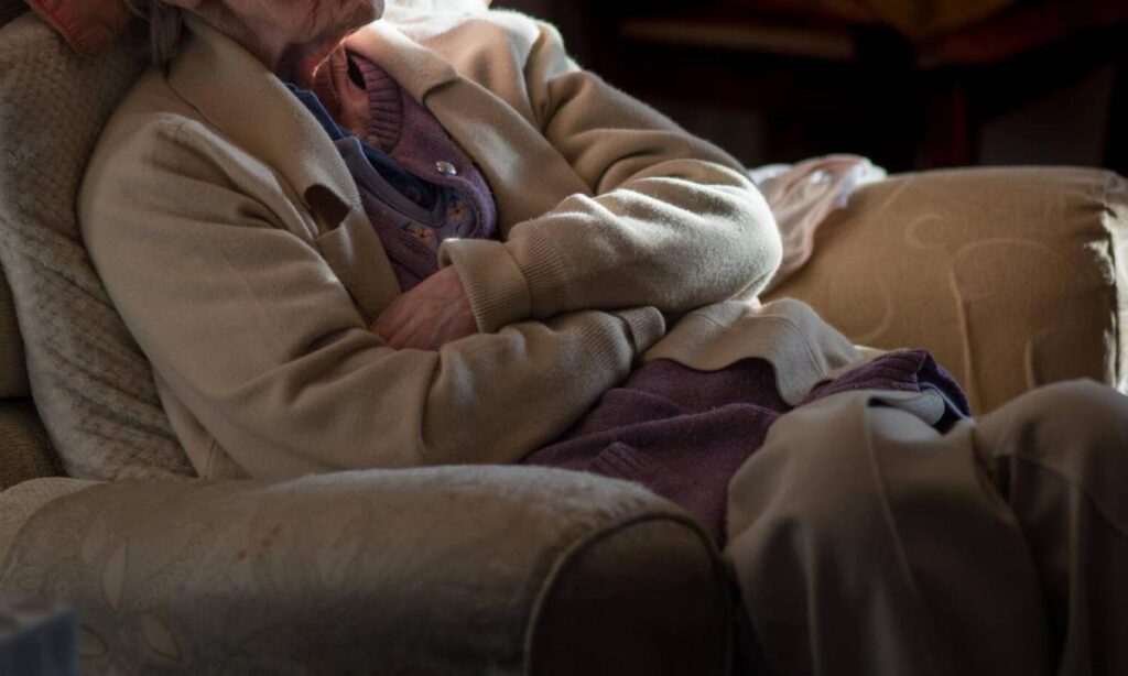 Abuelita muere de hambre; su hijo falleció días antes dentro de la misma casa
