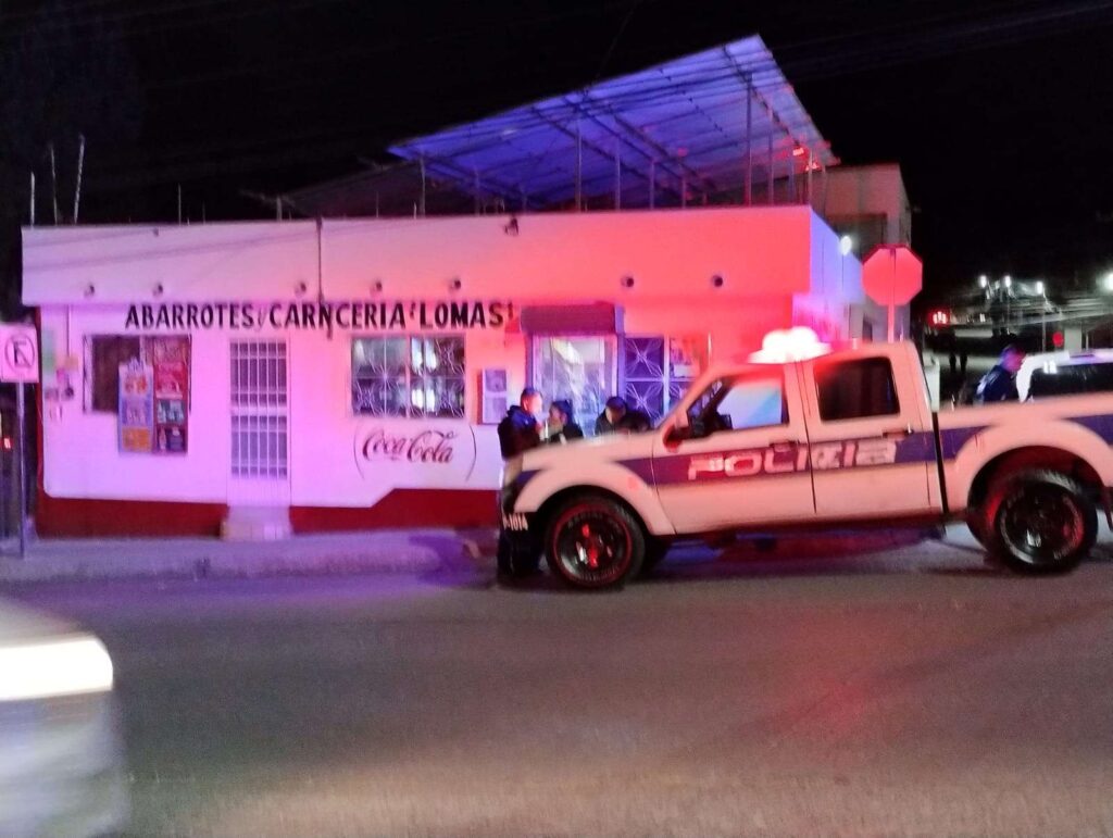 Entran armados a tienda y se llevan 4 mil pesos y un celular