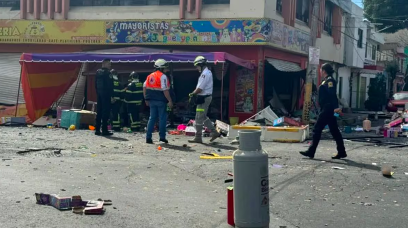 Así fue la explosión de gas que dejó tres heridos en una taquería de Iztapalapa